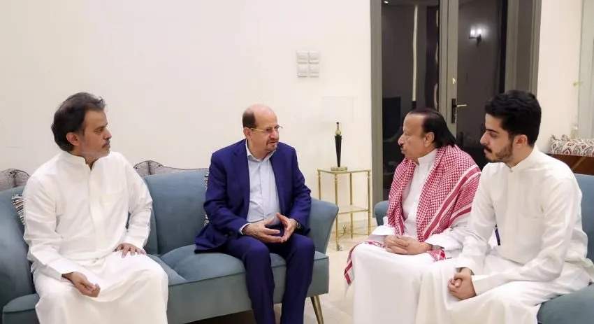 رئيس الوزراء الدكتور شائع الزنداني يعزي أسرة الرئيس السابق عبدربه منصور هادي ويشيد بمسيرته الوطنية