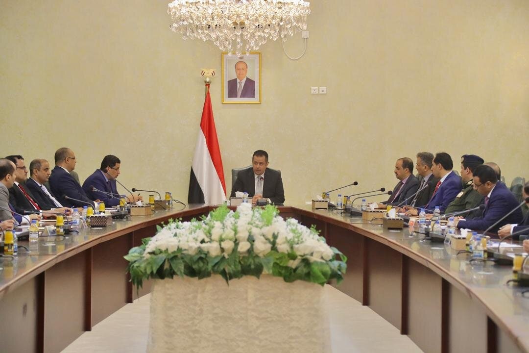 الحكومة اليمنية تجدد تمسكها بالمرجعياث الثلاث لضمان السلام بالبلاد