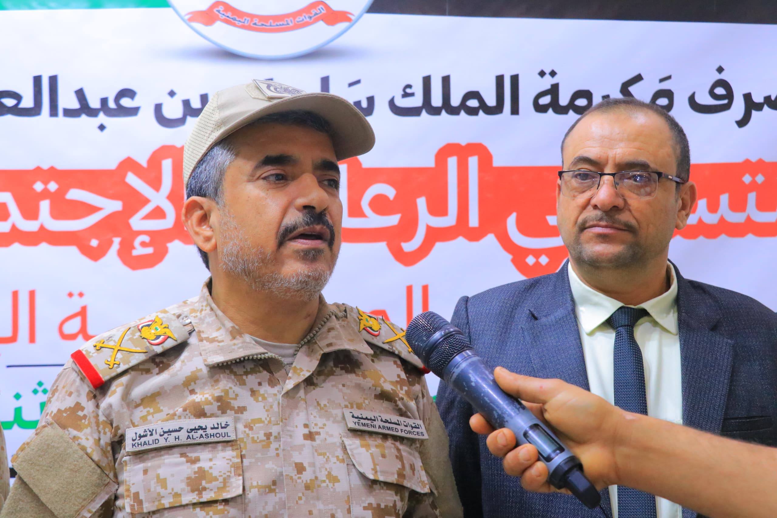 الأشول والعواضي يدشنان عملية صرف خمس مكرمات سعودية لمنتسبي  الجيش في مأرب