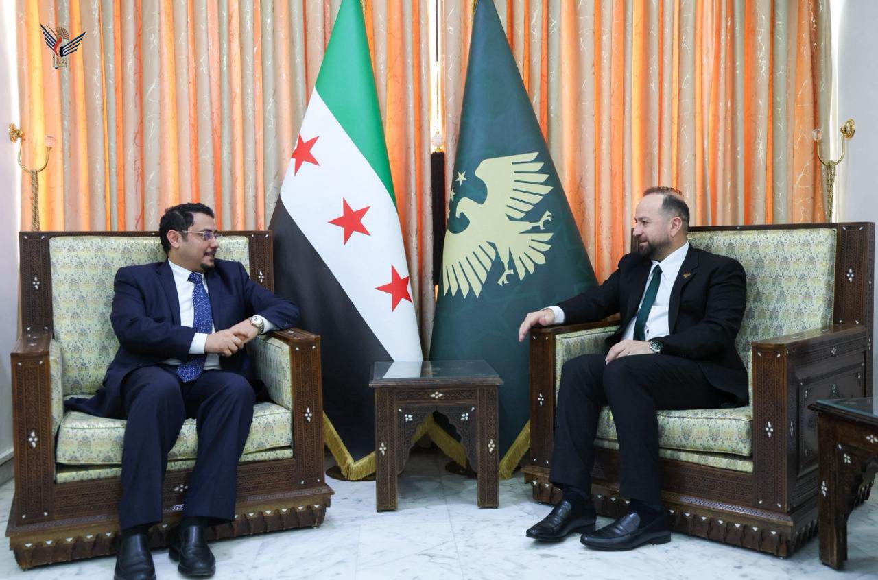 بعكر يبحث مع وزير الإعلام السوري تعزيز التعاون الإعلامي وتبادل الخبرات بين البلدين