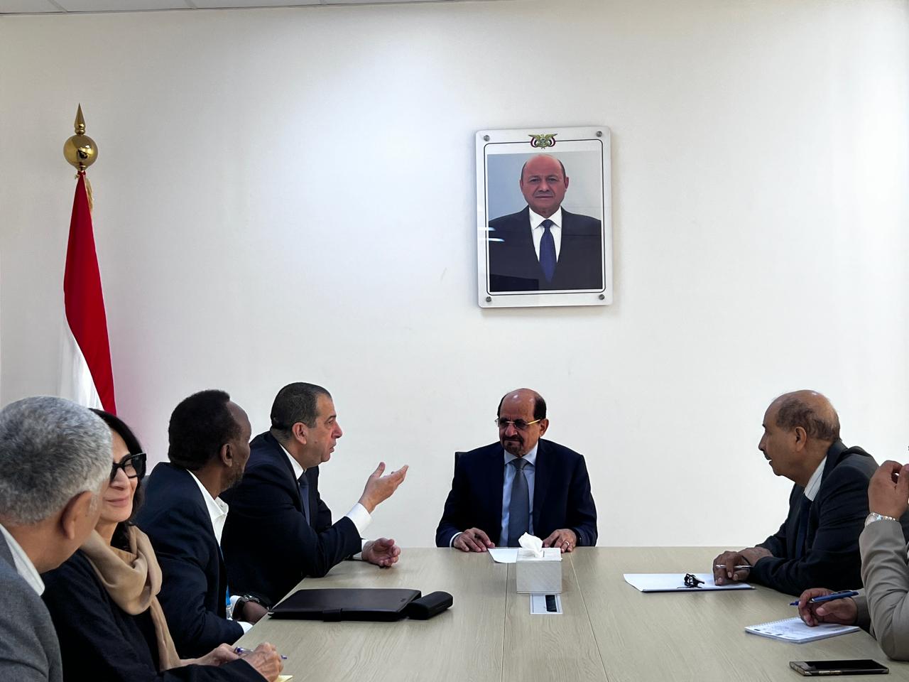 الزنداني وبردات يبحثان تعزيز التعاون الإنساني بين اليمن وبرنامج الغذاء العالمي