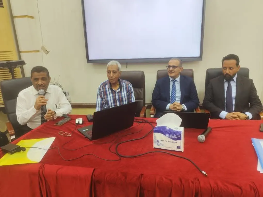 وزير الصحة يدشن برنامجاً تدريبياً لتعزيز جودة التصنيع الدوائي في عدن