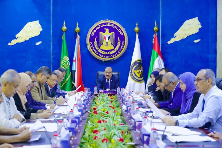 الانتقالي يطالب بهيكلة البنك المركزي وهئية مكافحة الفساد