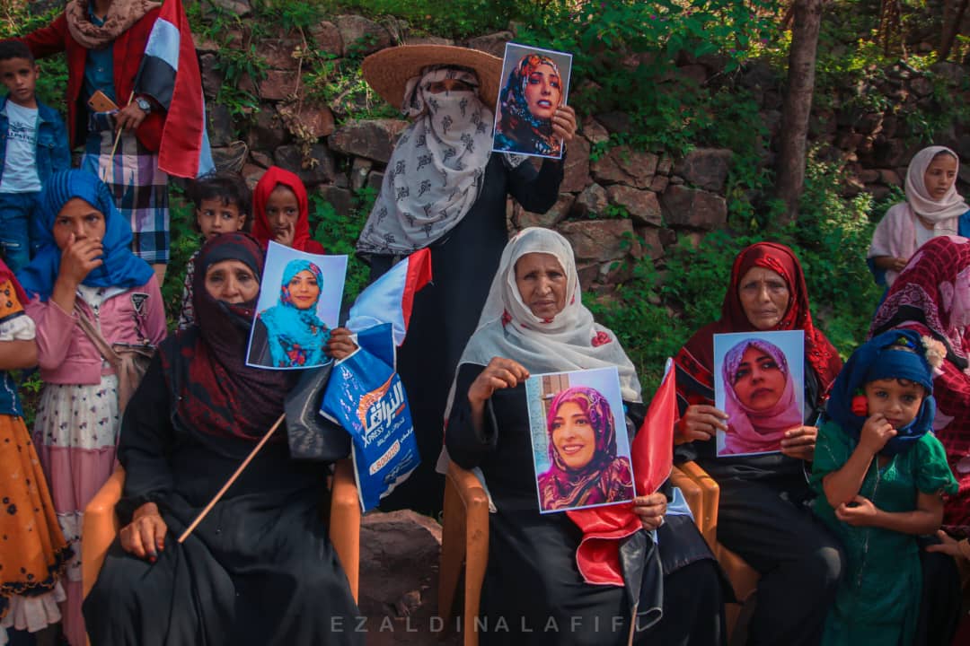 بتكلفة ١٣٠ ألف دولار مؤسسة توكل كرمان تفتح مشروع شق ورصف طريق عزلة جارة في مديرية المسراخ في مدينة تعز