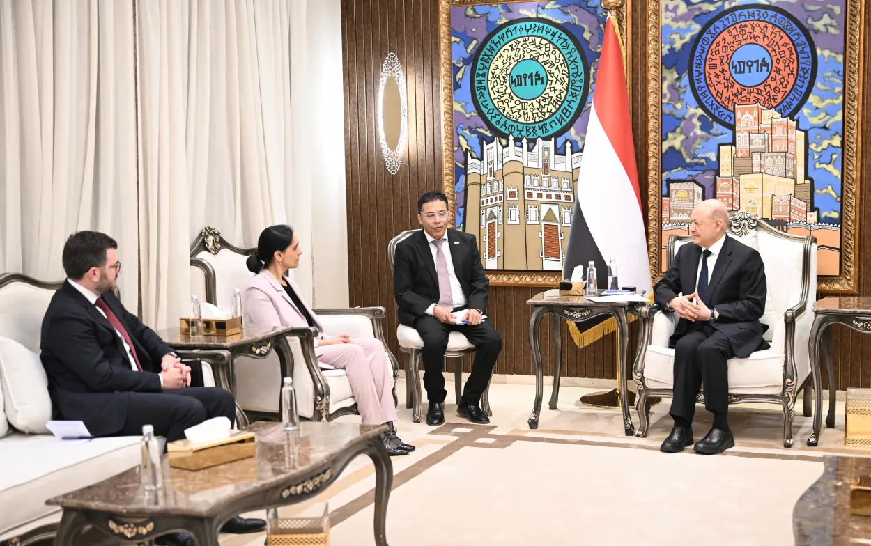 العليمي يدعو خلال لقائه السفيرة البريطانية إلى موقف دولي داعم للدولة اليمنية