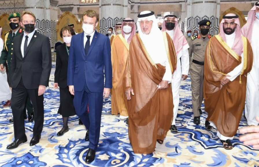 الرئيس الفرنسي يصل مدينة جدة السعودية