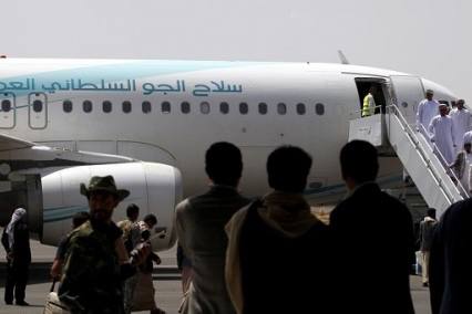 مسؤول عربي رفيع يصل صنعاء لمواصلة جهود السلام باليمن