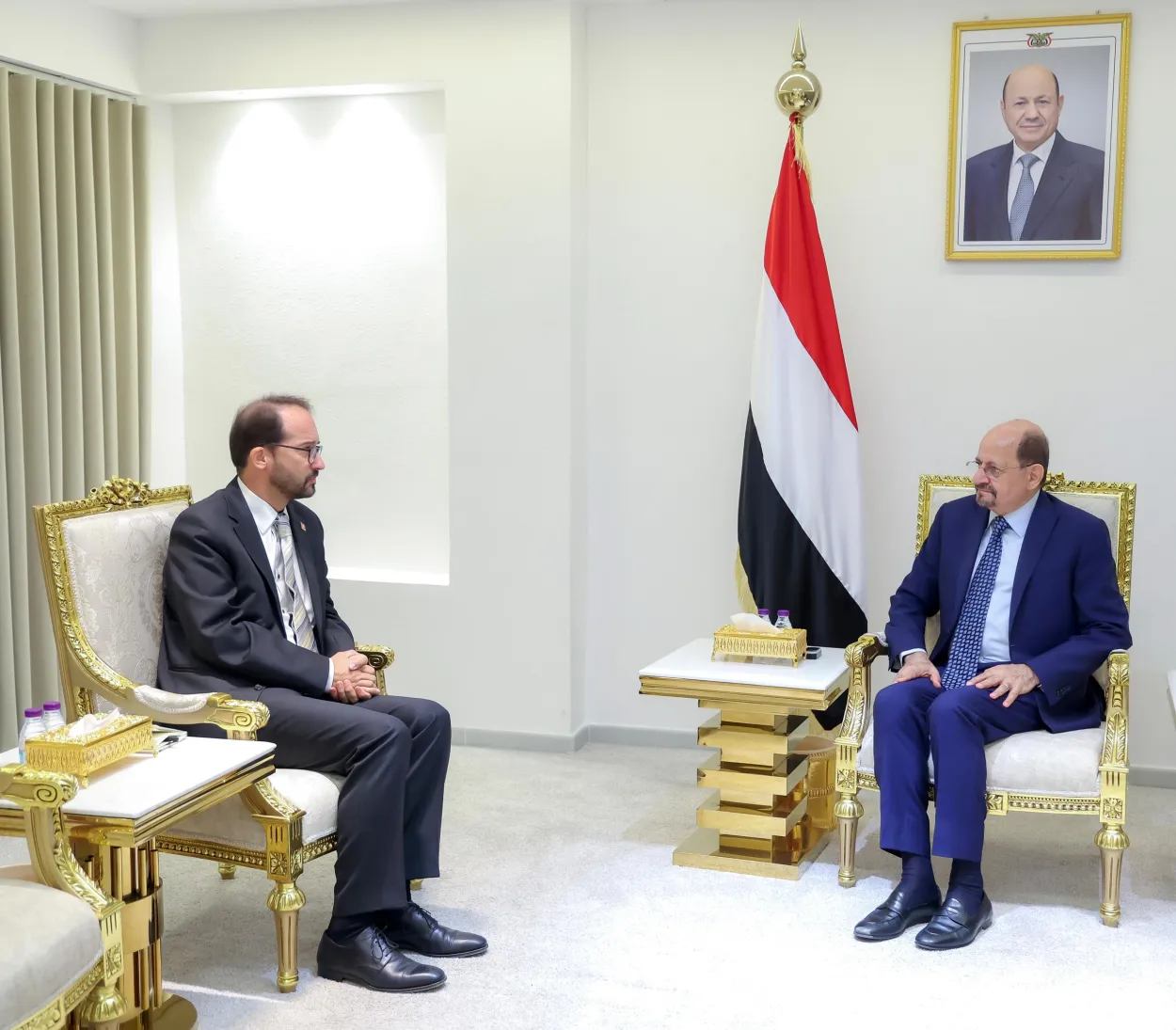  رئيس الوزراء الدكتور الزنداني يودع السفير السويسري ويشيد بدوره في دعم العمل الإنساني والتنمية