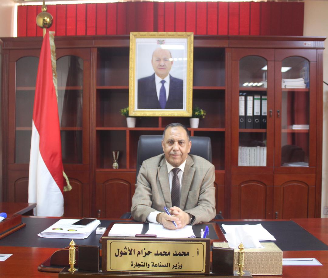 الحكومة تؤكد على وجود مخزون للسلع يغطي إلى أغسطس القادم