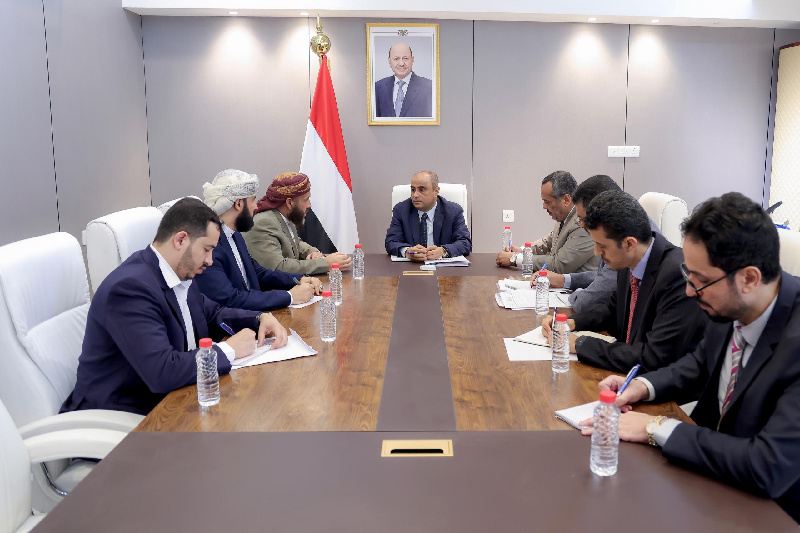 رئيس الوزراء يوبّخ وزارة الأوقاف ويطالب بإصلاح جذري في ملف الحج والعمرة