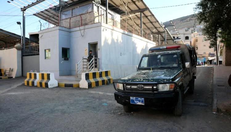 عناصر حوثية تفرض قيوداً قسرية على موظفي الصندوق الاجتماعي للتنمية في صنعاء