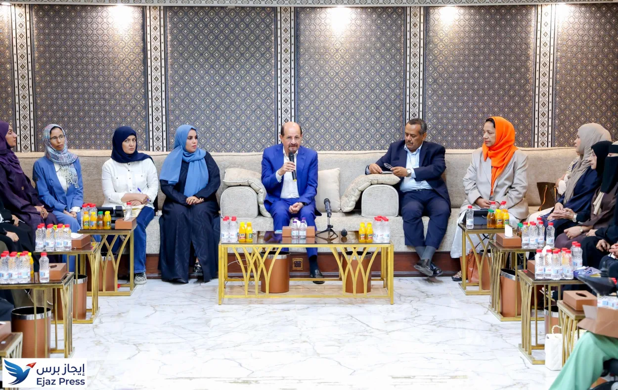  الزنداني يؤكد التزام الحكومة بتمكين المرأة وتعزيز مشاركتها في صنع القرار