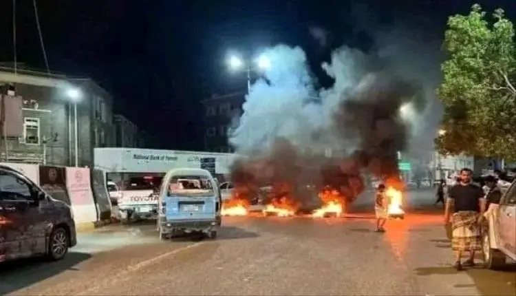 احتجاجات في عدن والمكلا تندد بتفاقم أزمة الكهرباء وتدهور الخدمات