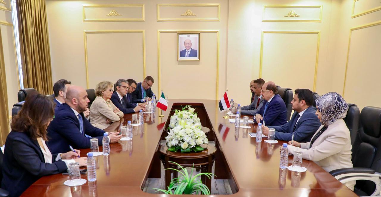 وزير الخارجية يبحث مع وفد مجلس الشيوخ الايطالي سبل تعزيز التعاون