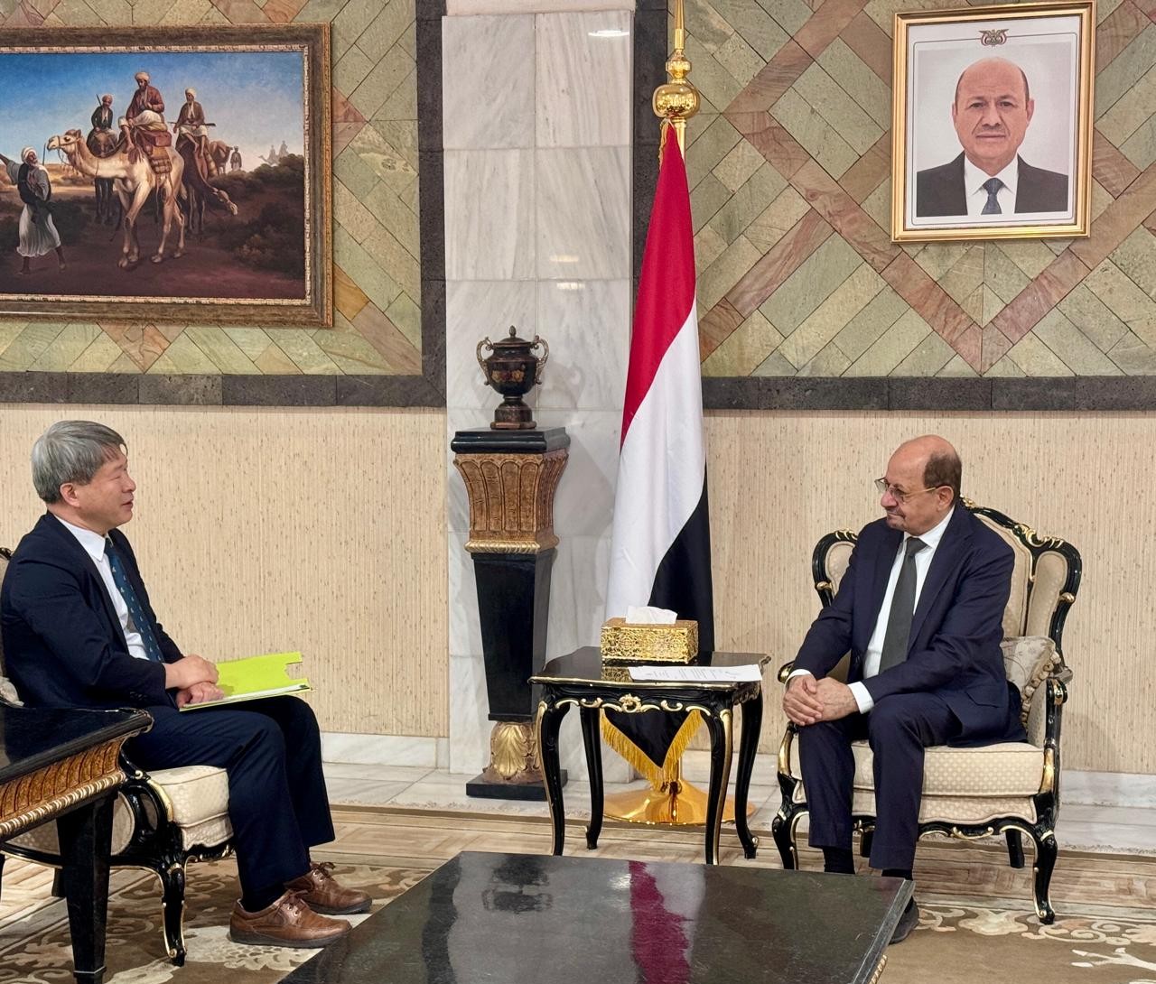 الزنداني يستقبل السفير الكوري ويبحث معه تعزيز التعاون الثنائي