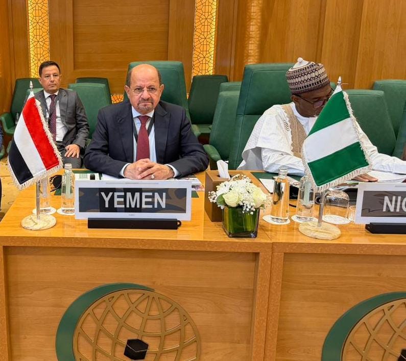 الزنداني يؤكد دعم اليمن لسيادة الصومال ويرفض أي إجراءات أحادية تهدد أمن القرن الأفريقي