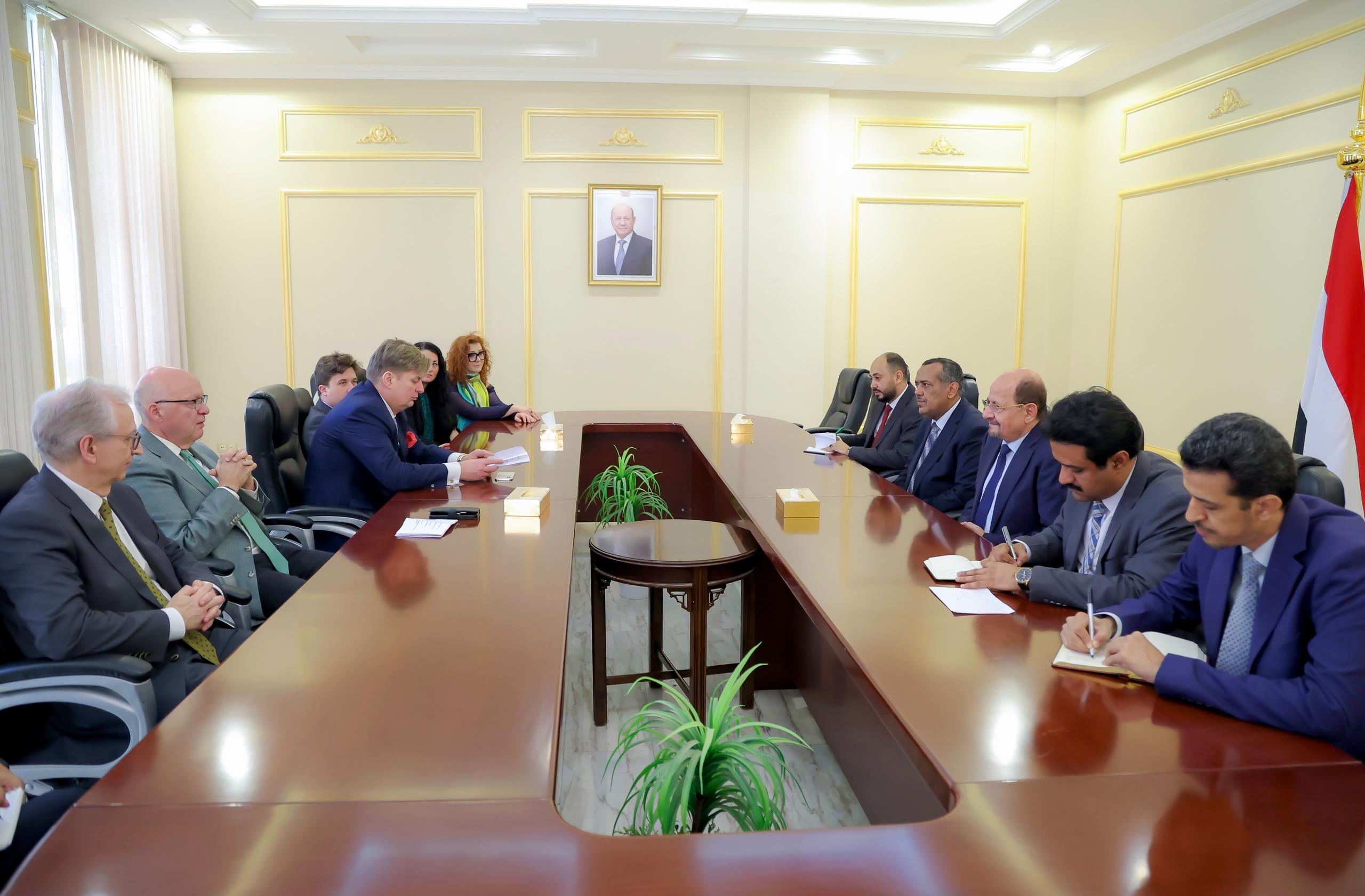 الزنداني يبحث مع وفد من البرلمان الألماني مستجدات الأوضاع في اليمن والتعاون الثنائي