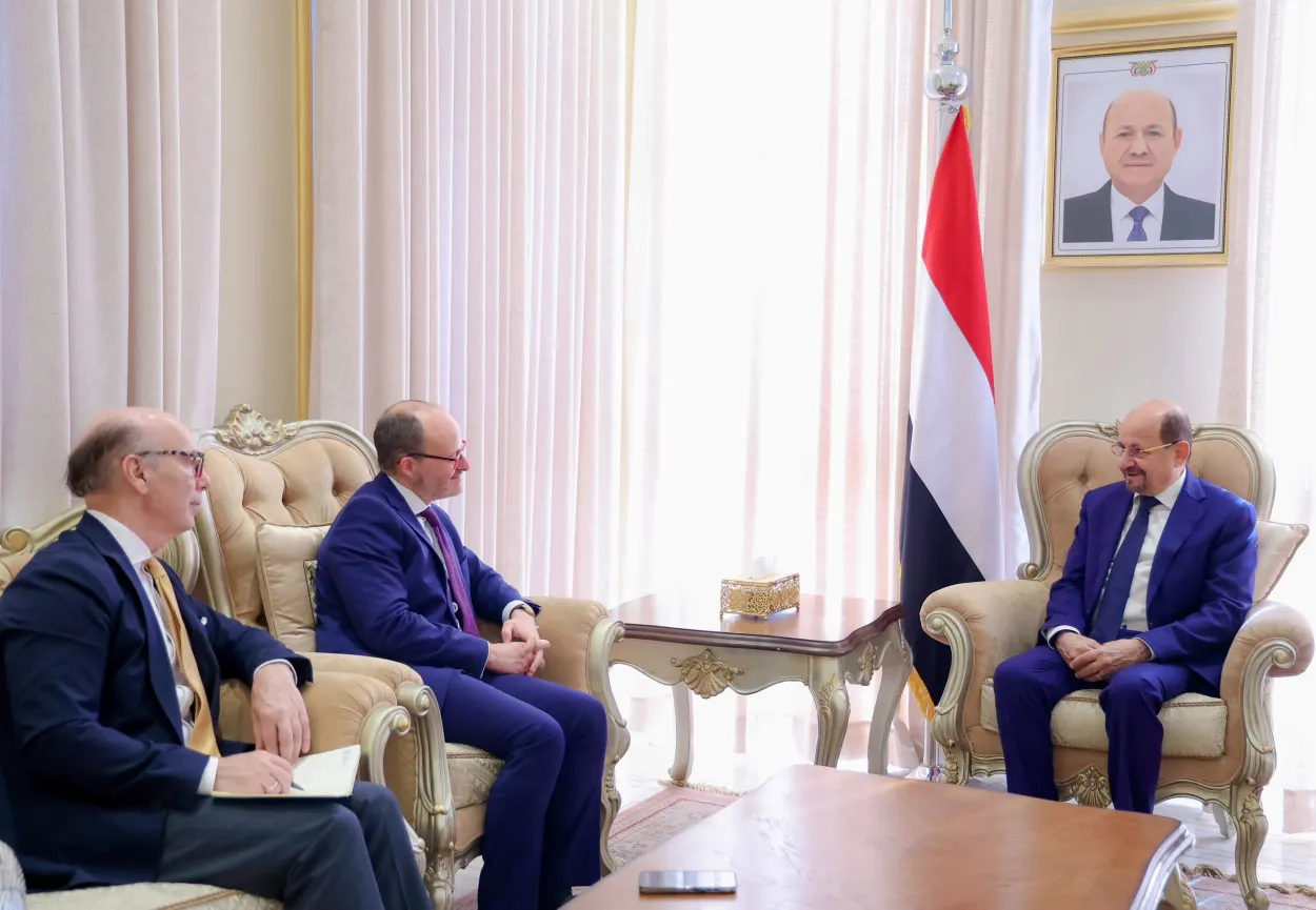 رئيس الوزراء يبحث مع وزير الدولة الإسباني تعزيز العلاقات الثنائية ودعم جهود السلام في اليمن