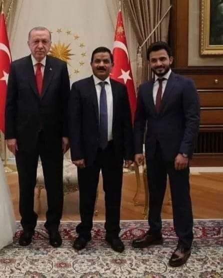 شاب يمني يحتفل بعقد قرانه في الرئاسة التركية 