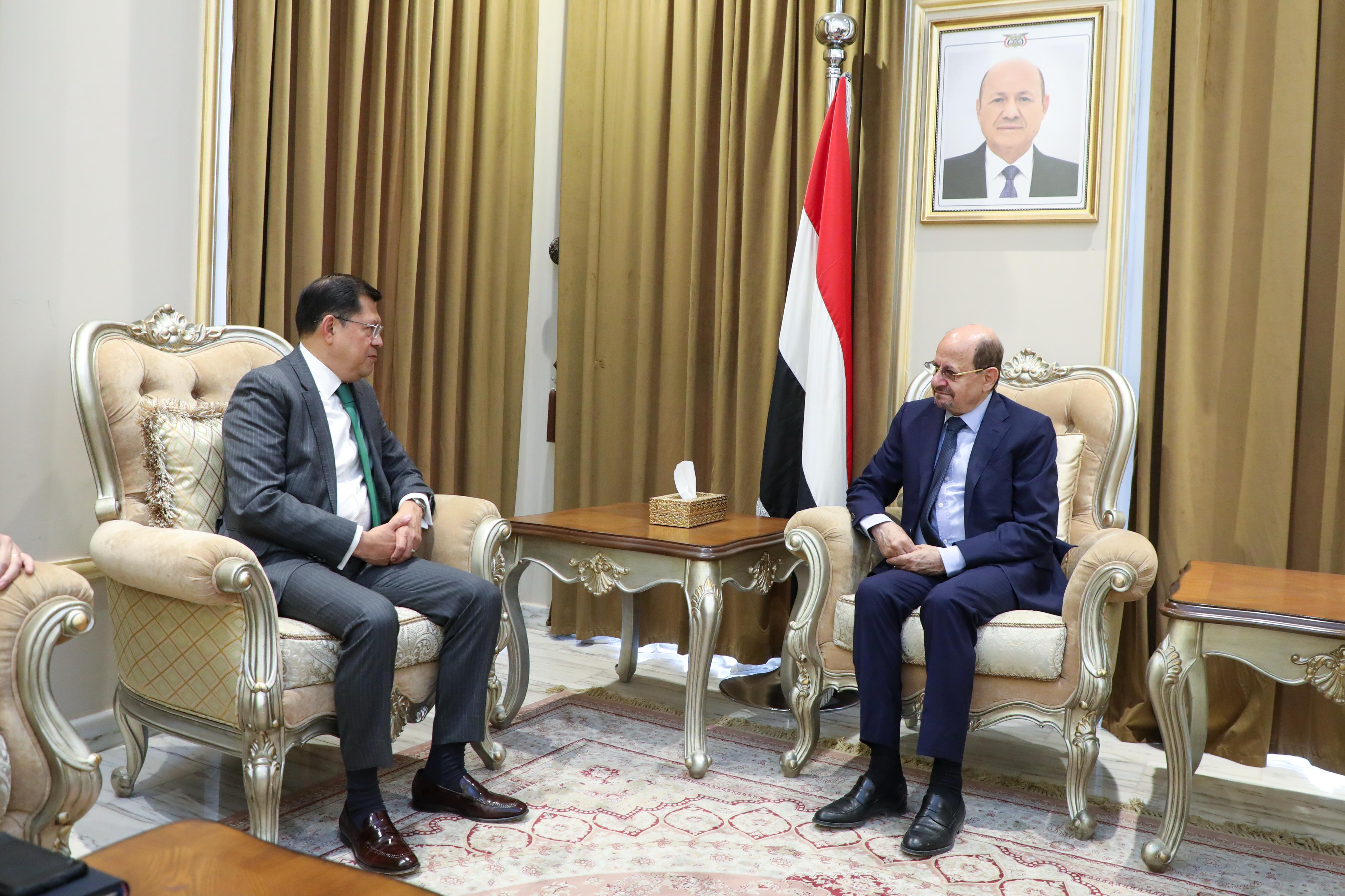 وزير الخارجية يودع السفير المكسيكي: نثمن دعم المكسيك لمجلس القيادة والحكومة