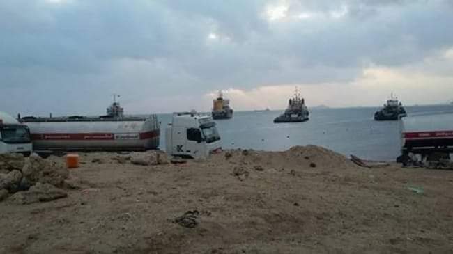الحوثيون يتبنون استهداف ميناء قنا شرقي اليمن