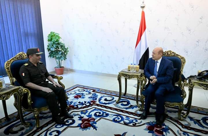 وفد عسكري مصري يلتقي العليمي في عدن