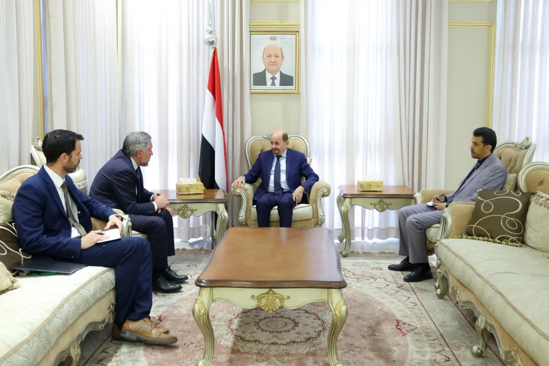 رئيس الوزراء الدكتور شائع الزنداني يبحث مع رئيس بعثة الاتحاد الأوروبي تعزيز الشراكة ودعم الإصلاحات الحكومية