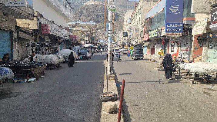 اضراب جزئي للمحال التجارية بمدينة تعز 