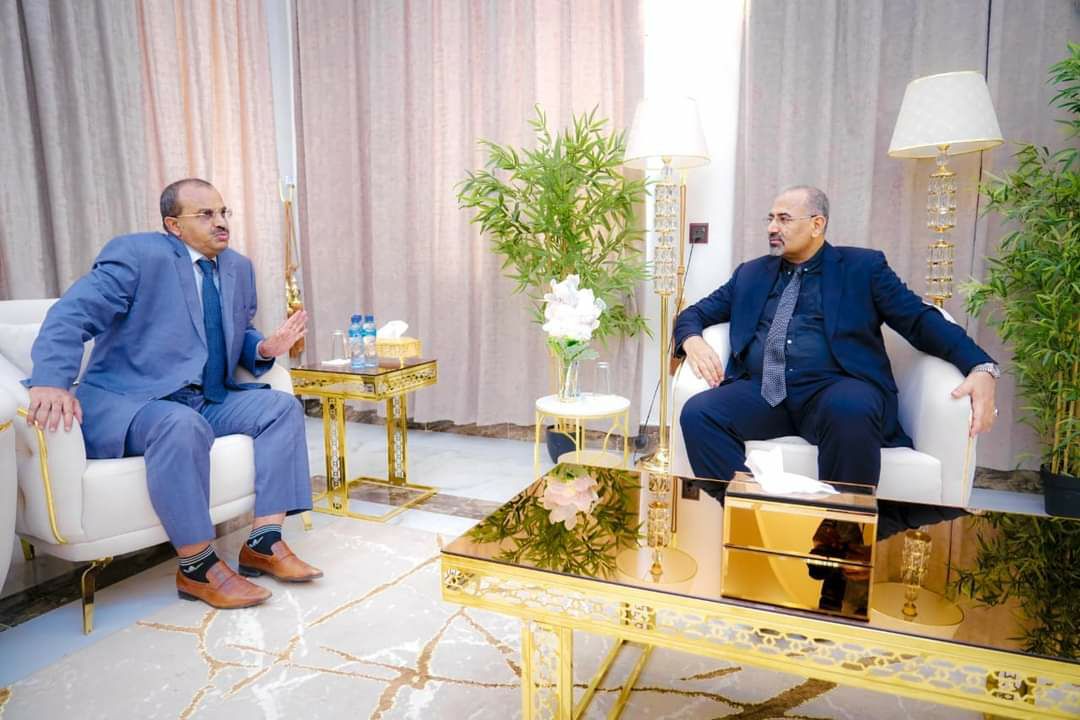 الزبيدي يؤكد دعمه لمحافظة البيضاء 