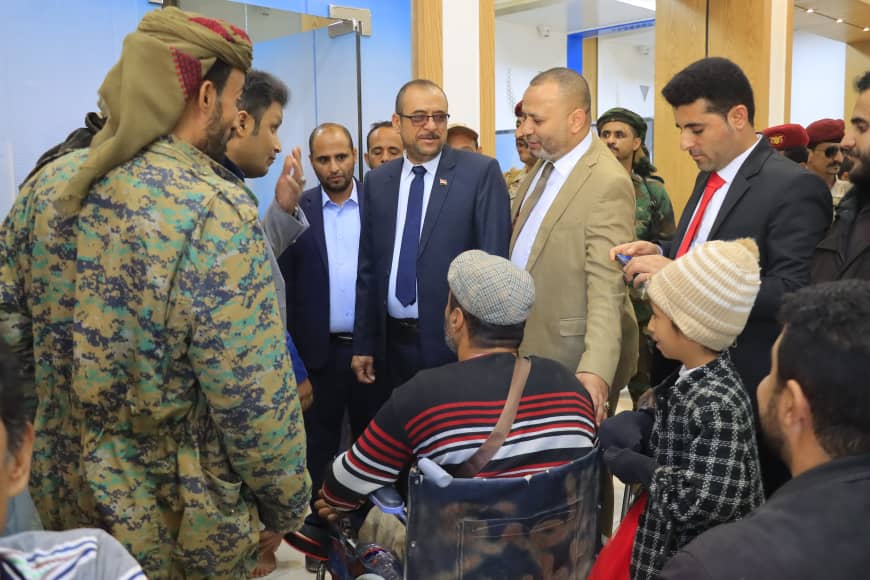 المفتش العام ورئيس لجان الصرف يطلقان صرف مكرمة الشهداء والجرحى في مأرب