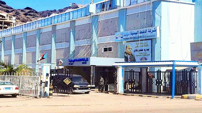وعد باستنئاف ضخ المشتقات النفطية في عدن بعد أزمة