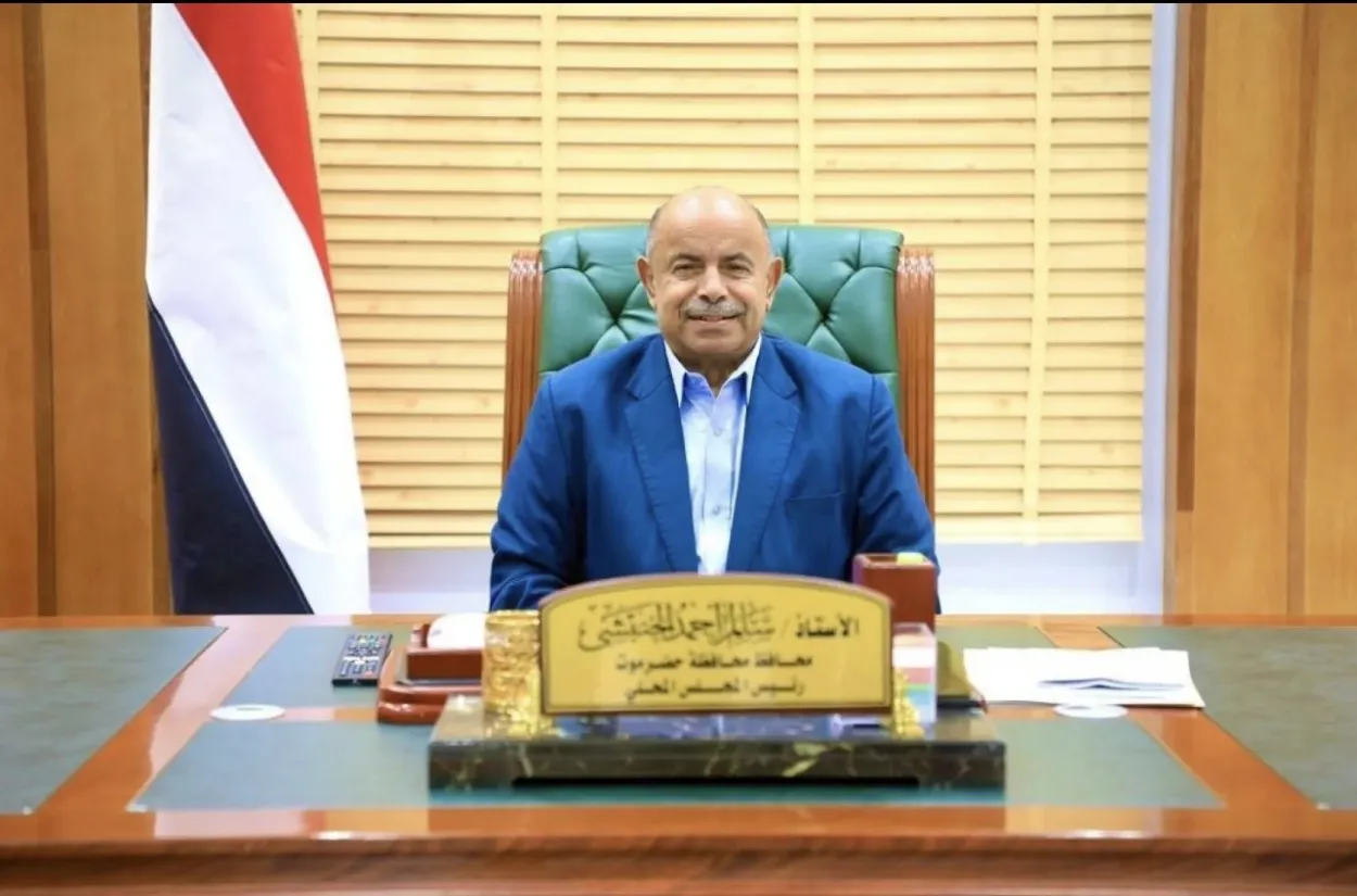 الخنبشي يعلنها صريحة: لا مكان لأنشطة الانتقالي في حضرموت وصور الزبيدي محظورة