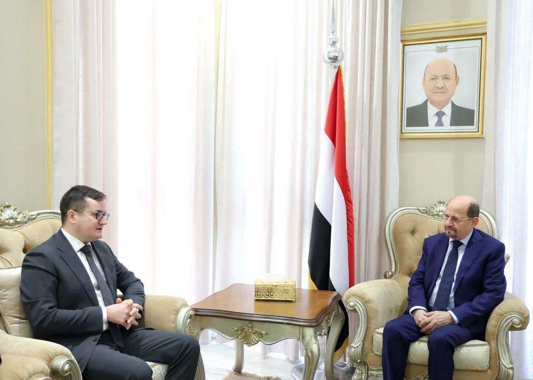 رئيس الوزراء يبحث مع السفير الروسي إعادة افتتاح السفارة في عدن وتعزيز التعاون