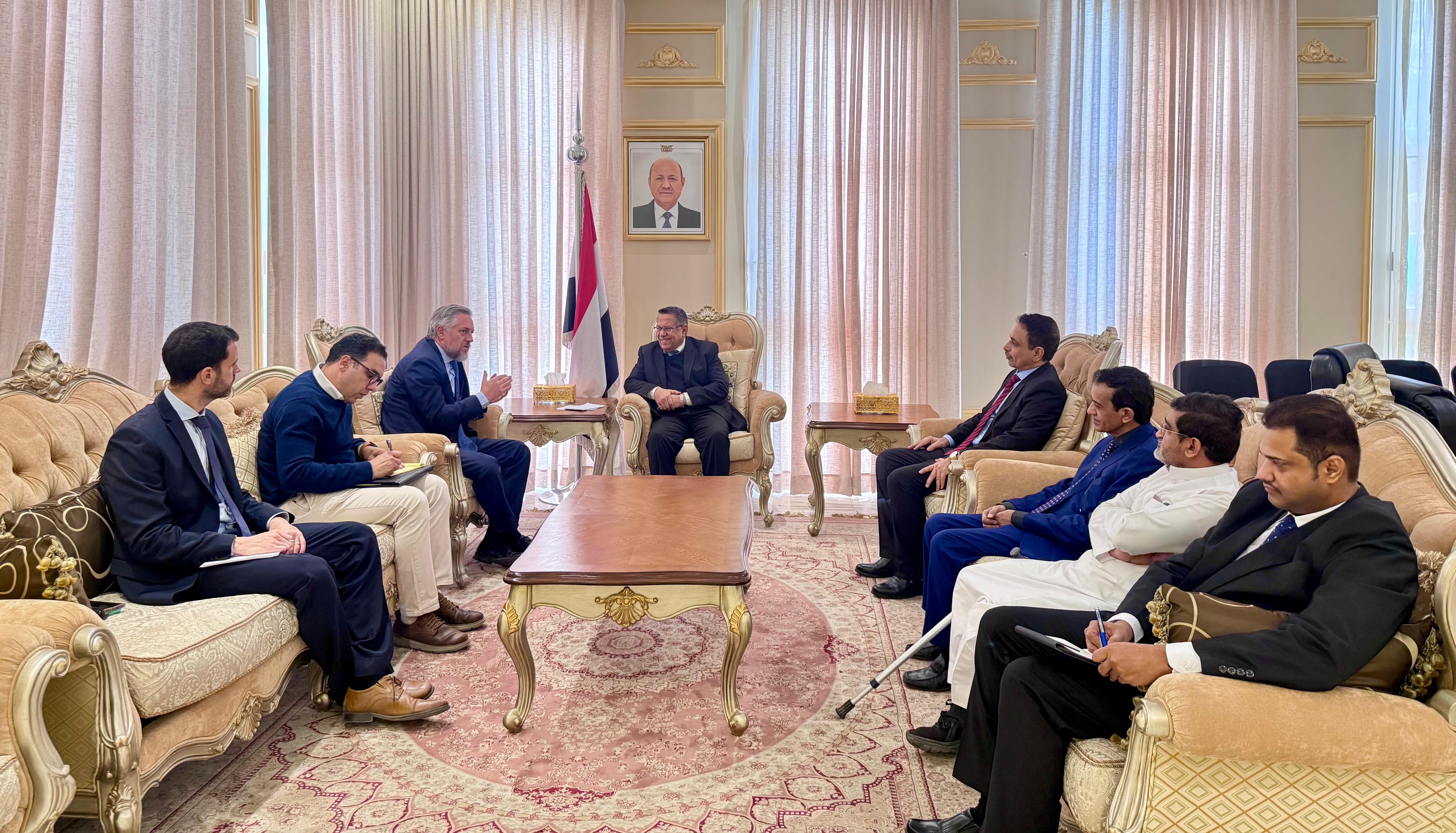 بن دغر يبحث مع سفير الاتحاد الأوروبي تطورات الأوضاع في اليمن وجهود دعم السلام والاستقرار