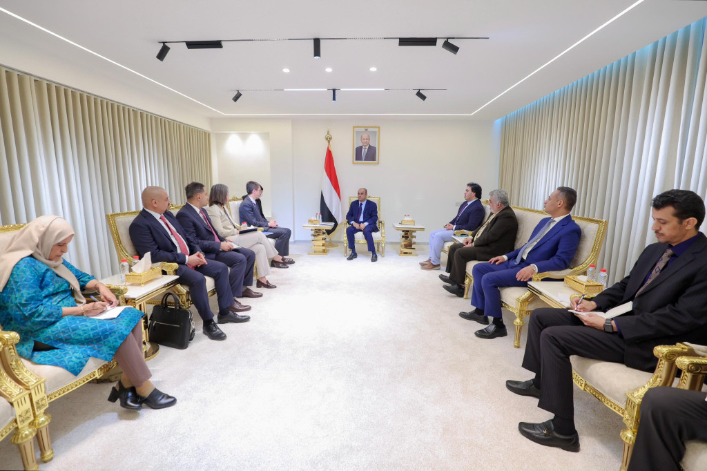 وفد البنك الدولي يبحث مع رئيس الوزراء ومحافظ البنك المركزي تعزيز الشراكة وتنفيذ مشروع أنظمة المدفوعات
