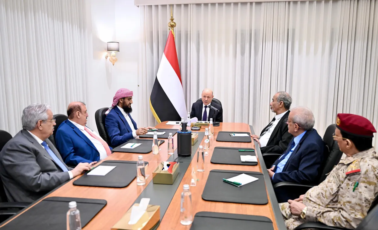 مجلس الدفاع الوطني: سيادة اليمن خط أحمر.. وتصعيد إيران والحوثيين سيواجه بكل الوسائل المشروعة