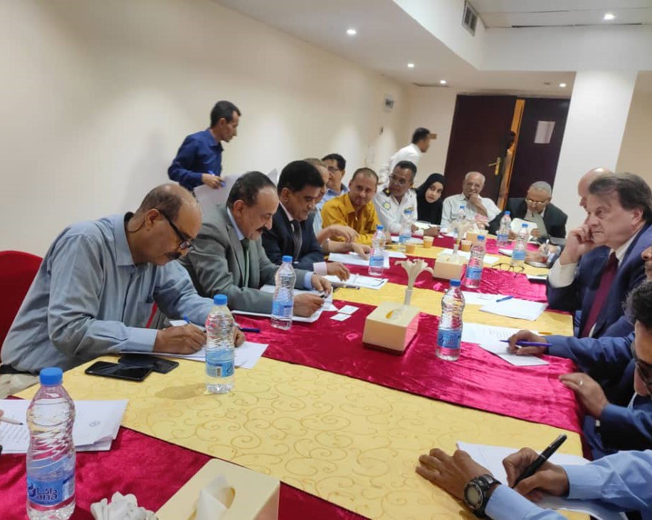 مسؤول أممي يناقش مع الحكومة مخاطر خزان صافر 