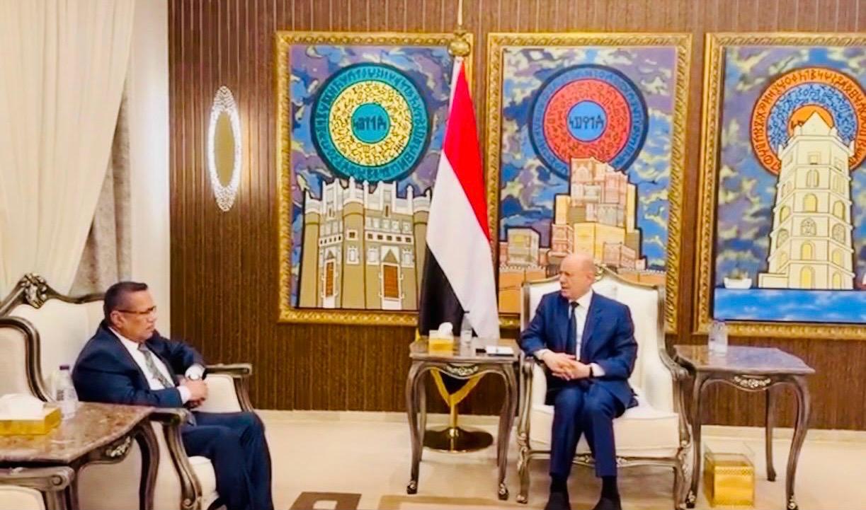 الرئيس العليمي يشيد بموقف مجلس الشورى والمكونات السياسية