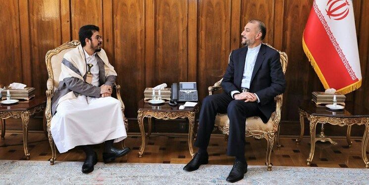 مسؤول إيراني رفيع يلتقي بقيادي حوثي متهم بانتحال صفة رسمية 