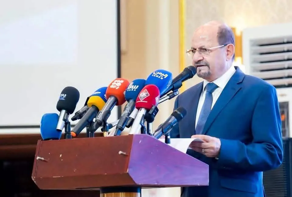 رئيس الوزراء يفتتح بمؤتمر حوكمة السلطات المحلية في عدن لتعزيز الاستقرار وتحسين الخدمات