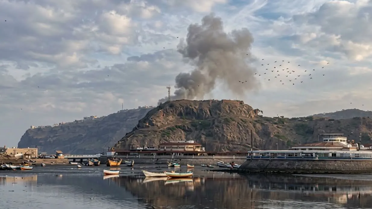 تصعيد ميداني واسع: سقوط 5 صواريخ حوثية تستهدف محيط قصر معاشيق ومناطق متفرقة في العاصمة المؤقتة