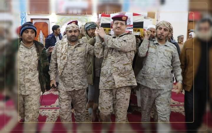 تشييع رسمي وشعبي لجثمان رئيس العمليات الحربية باليمن