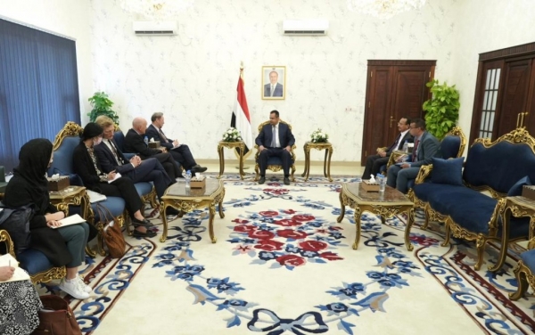 الحكومة تدعو للضغط على الحوثيين والأخير يطلق حملة جديد للتعبئة 