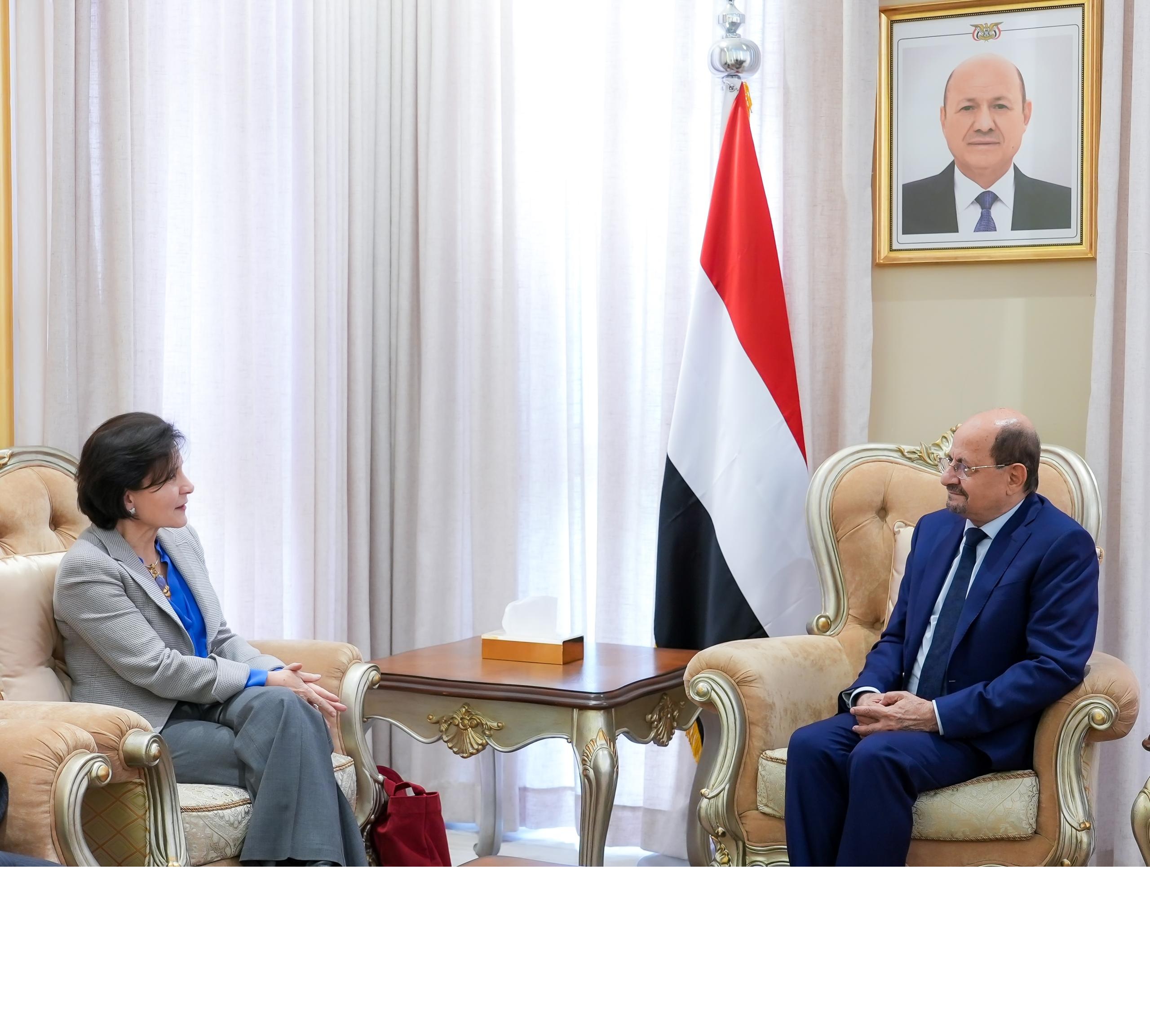 رئيس الوزراء الدكتور شائع الزنداني يستقبل وفداً إيطالياً ويبحث تعزيز التعاون ودعم مسار الاستقرار