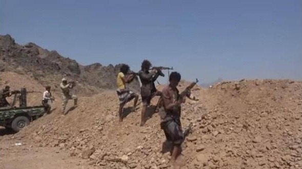 مقتل وإصابة 17 جنديًا بنيران مقاتلي الحوثي