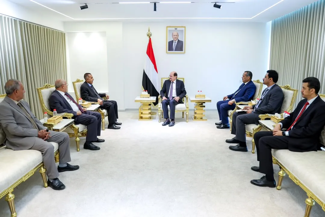 رئيس الوزراء الزنداني: لجنة المناقصات ركيزة للإصلاح المالي وترسيخ الشفافية