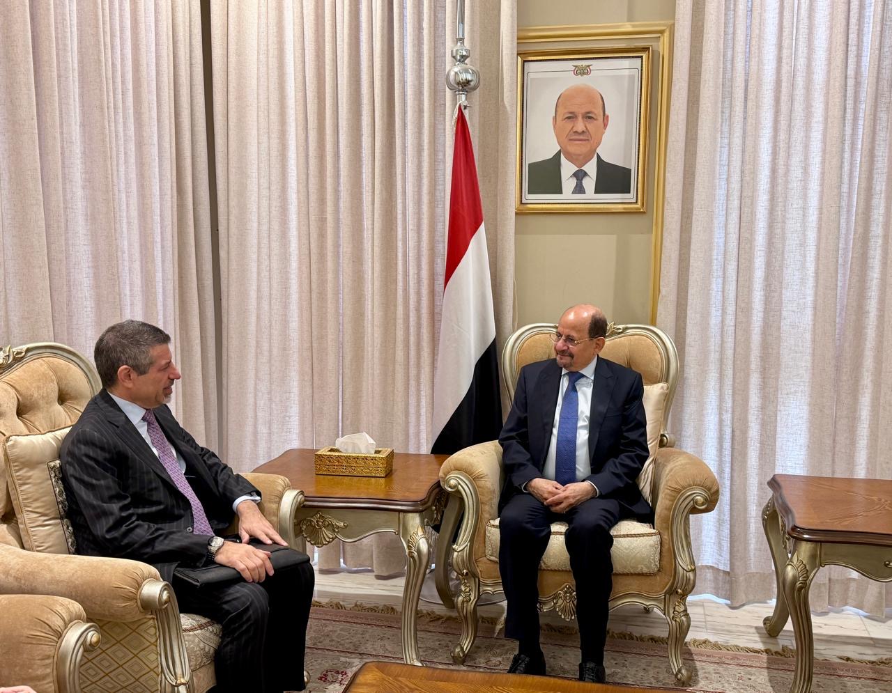 الزنداني يبحث مع السفيرين الأمريكي والصيني تعزيز التعاون ودعم مسار السلام والاستقرار باليمن