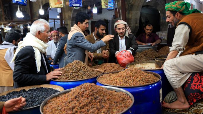 أزمات النقل والجمارك والموانئ تؤجج الأسعار في اليمن