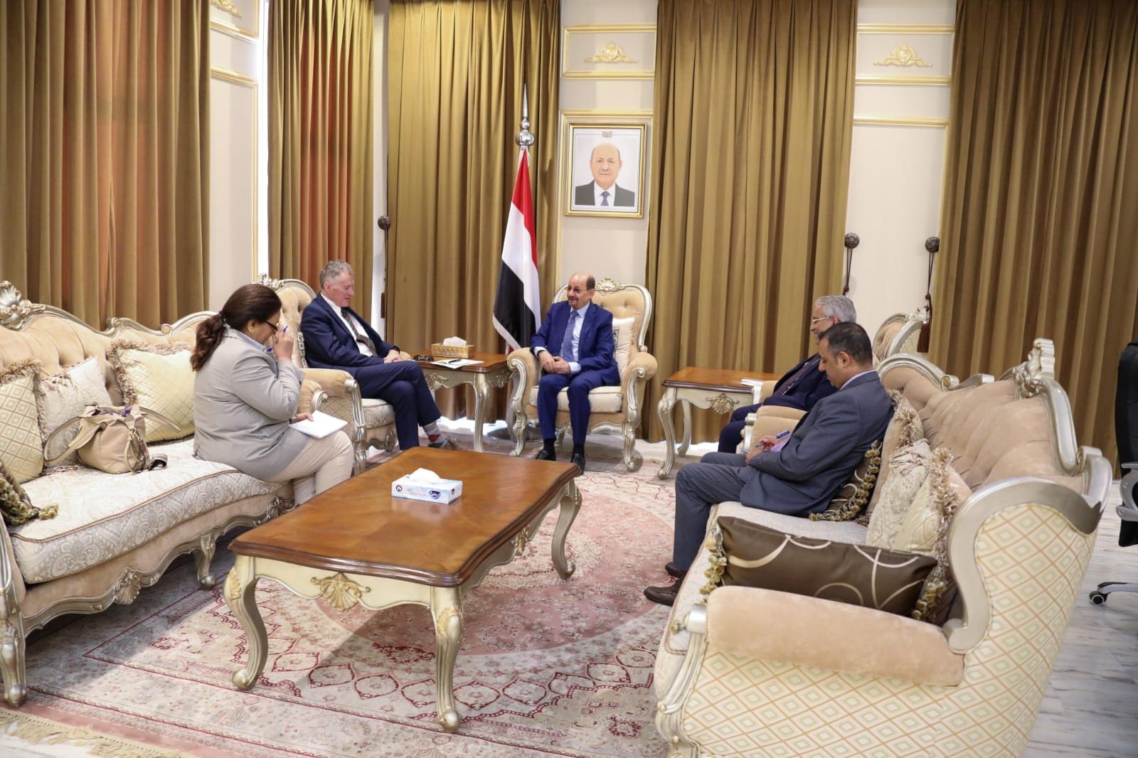 الخارجية اليمنية تدعو البعثة الأممية إلى اتخاذ إجراءات حازمة إزاء تهريب الأسلحة لمليشيا الحوثي