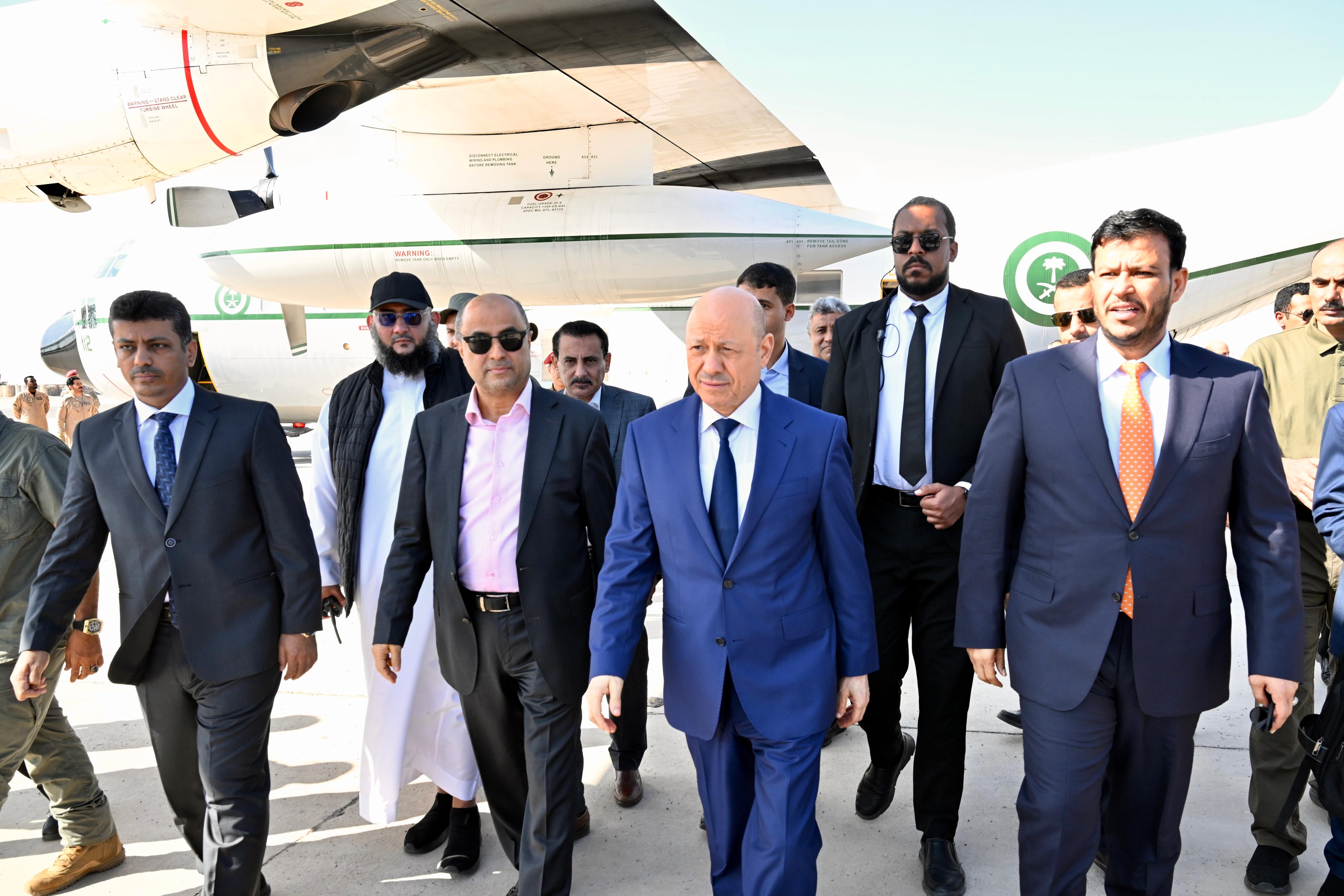 العليمي يعود إلى عدن لقيادة موجة إصلاحات جديدة